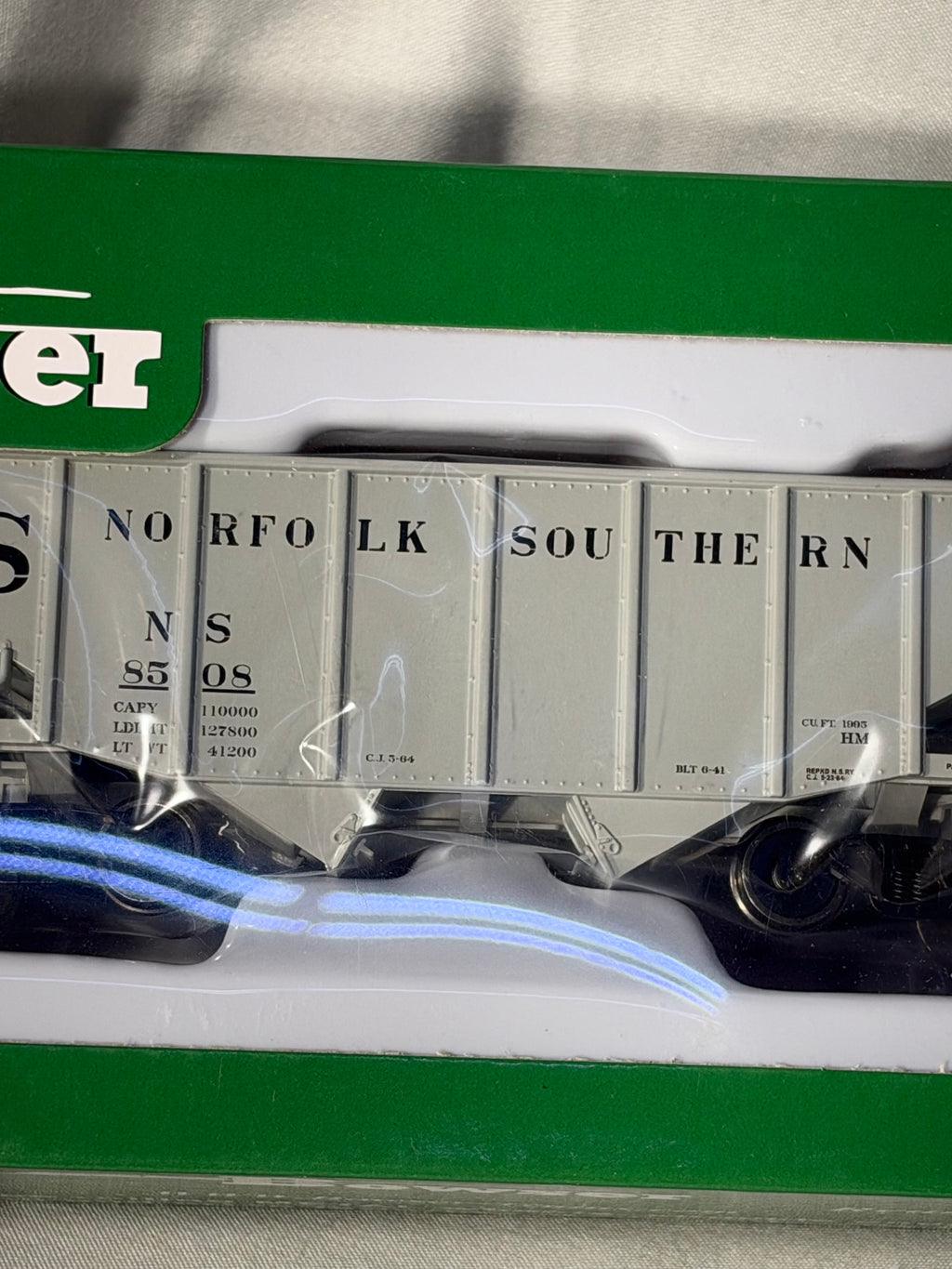 Nice Bowser Norfolk Southern RR 2-Bay Hopper Car