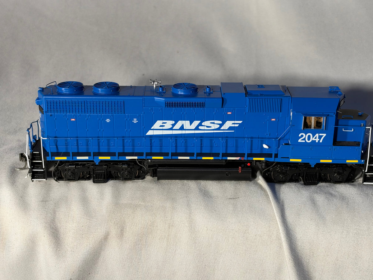 Unusual RAPIDO Burlington Northern Santa Fe RR GP-38 Locomotive #2047 DCC Ready HO