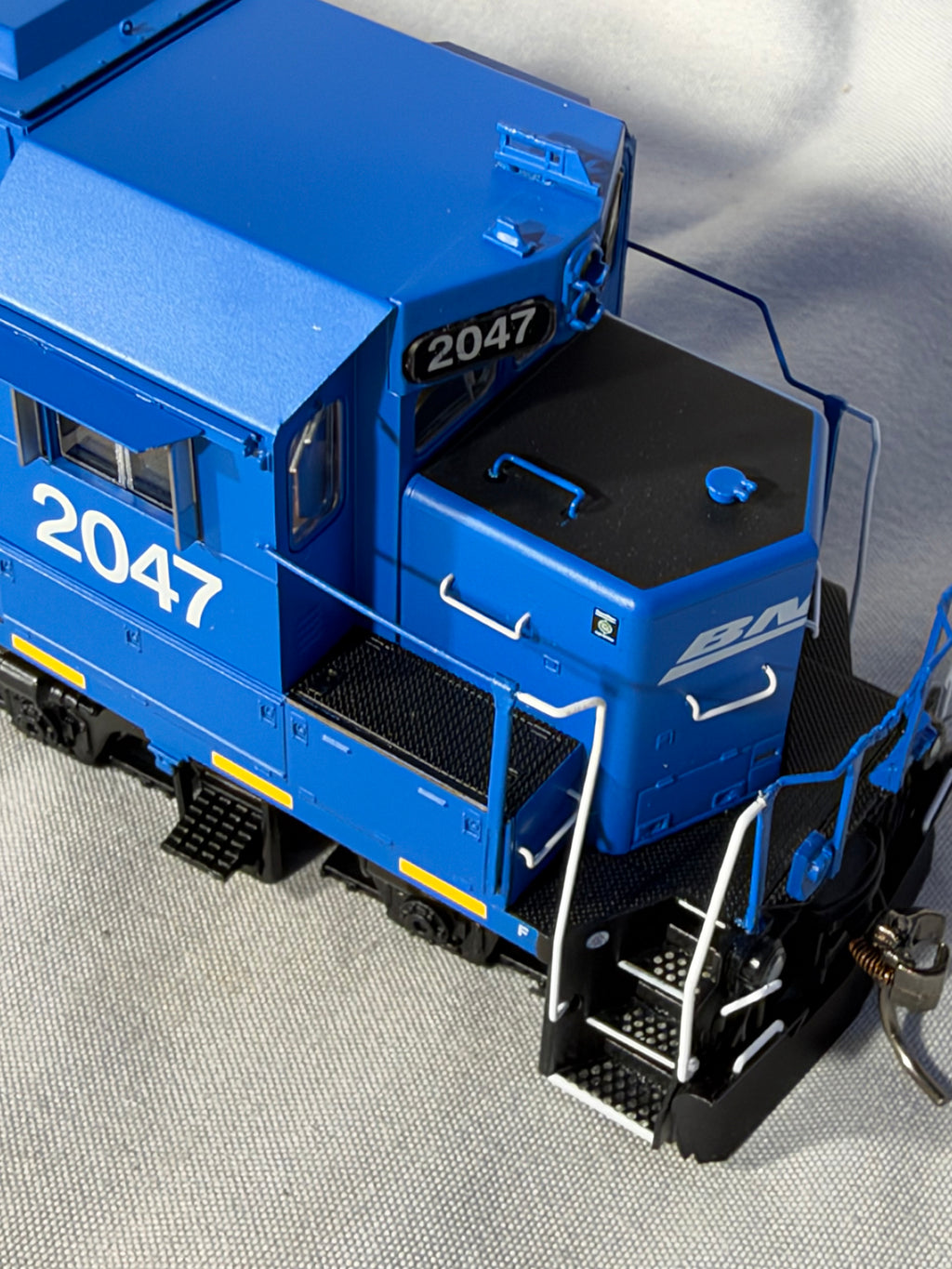 Unusual RAPIDO Burlington Northern Santa Fe RR GP-38 Locomotive #2047 DCC Ready HO
