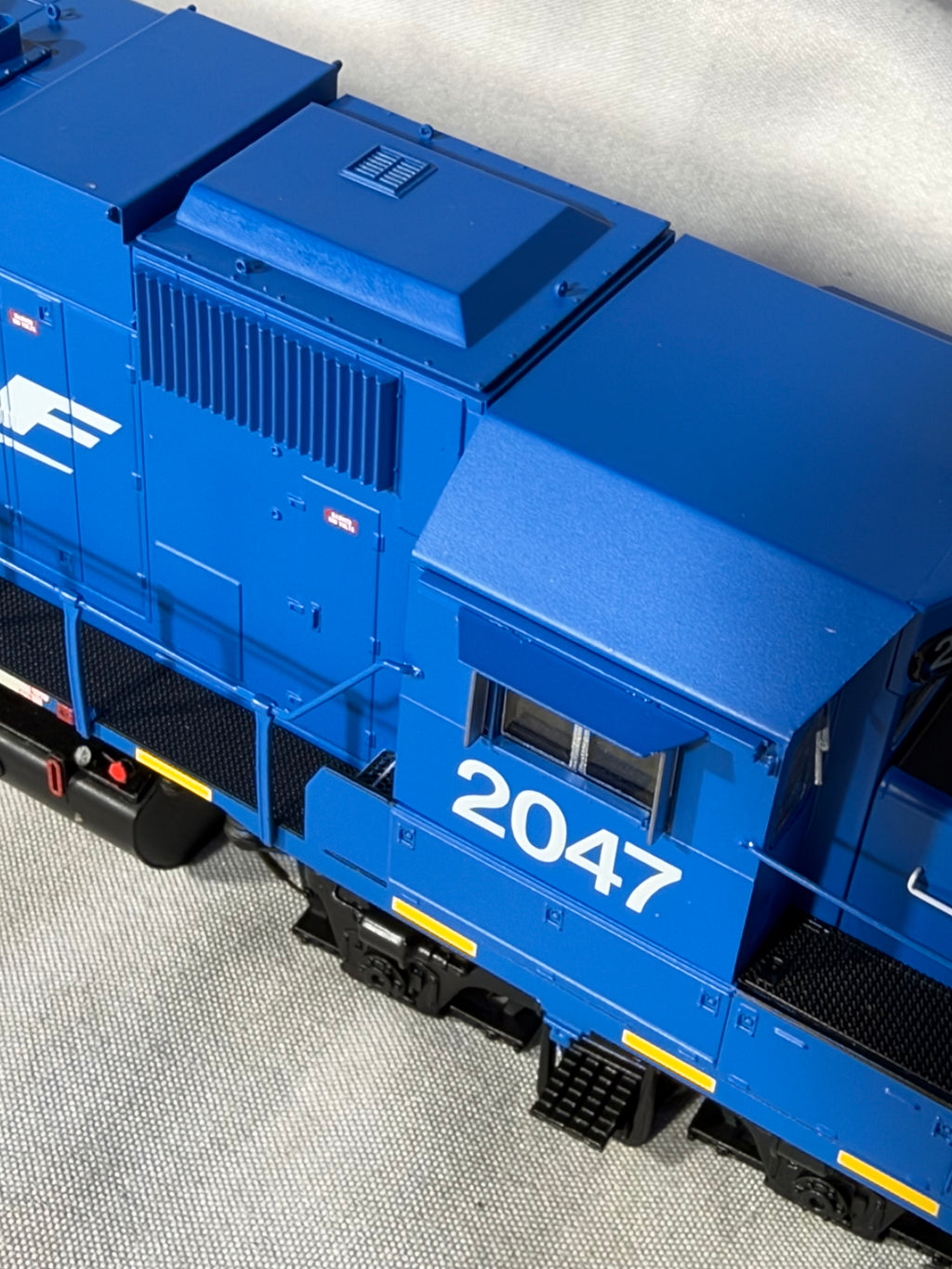 Unusual RAPIDO Burlington Northern Santa Fe RR GP-38 Locomotive #2047 DCC Ready HO
