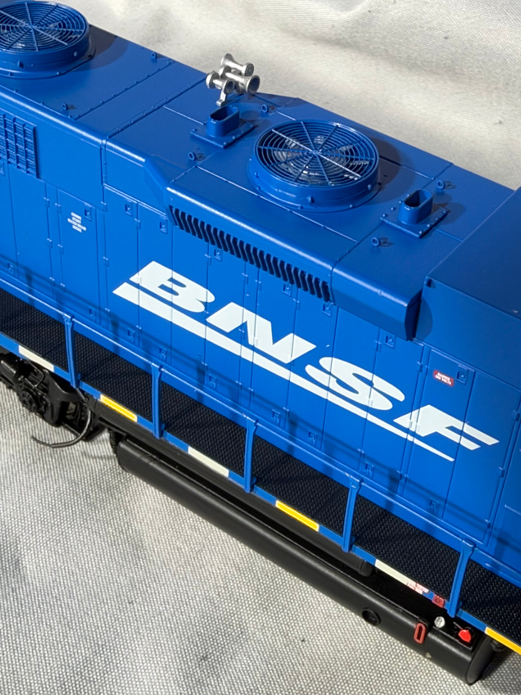 Unusual RAPIDO Burlington Northern Santa Fe RR GP-38 Locomotive #2047 DCC Ready HO