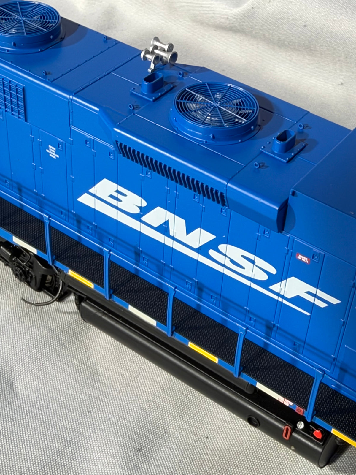 Unusual RAPIDO Burlington Northern Santa Fe RR GP-38 Locomotive #2047 DCC Ready HO