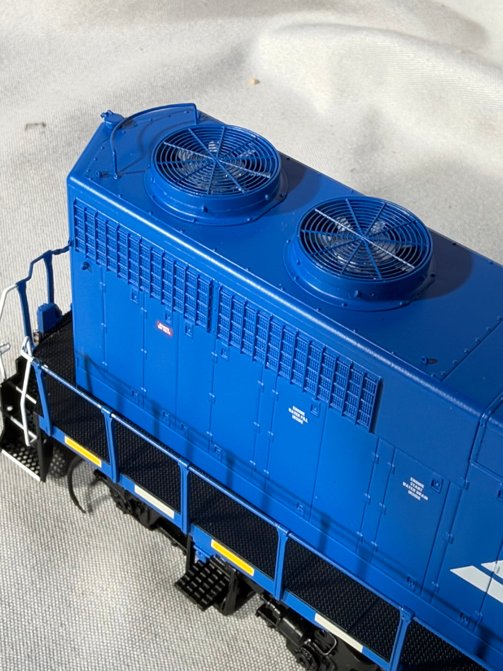 Unusual RAPIDO Burlington Northern Santa Fe RR GP-38 Locomotive #2047 DCC Ready HO
