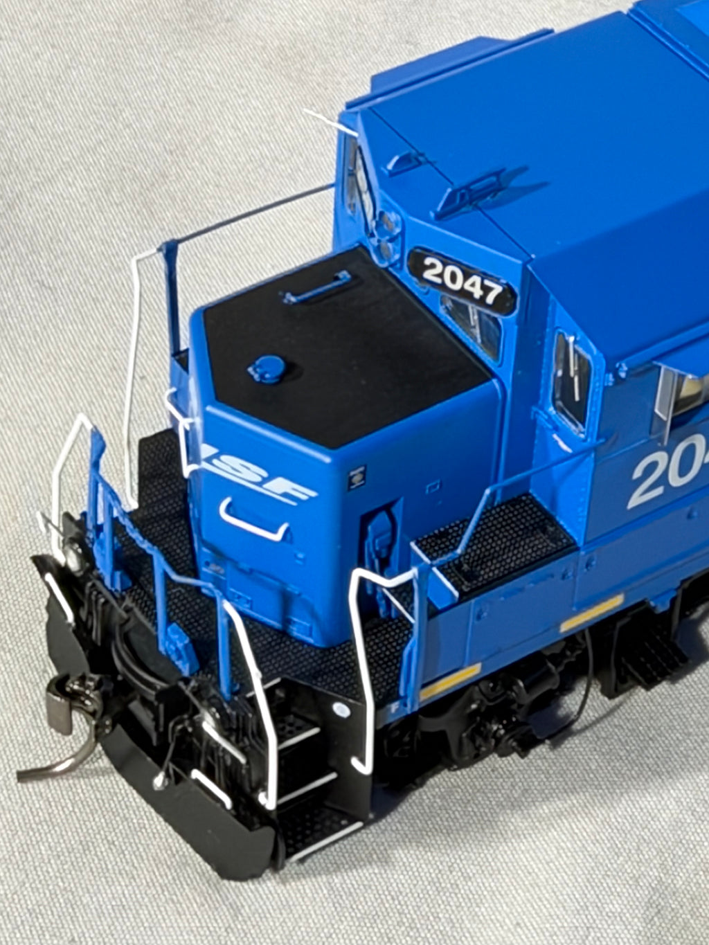 Unusual RAPIDO Burlington Northern Santa Fe RR GP-38 Locomotive #2047 DCC Ready HO