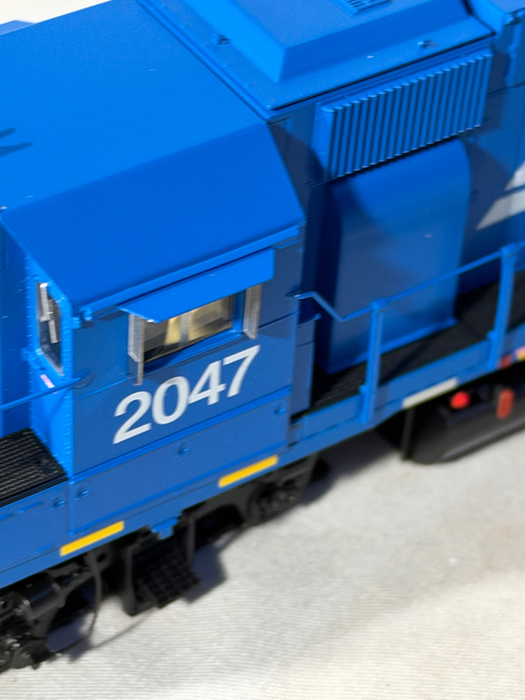 Unusual RAPIDO Burlington Northern Santa Fe RR GP-38 Locomotive #2047 DCC Ready HO