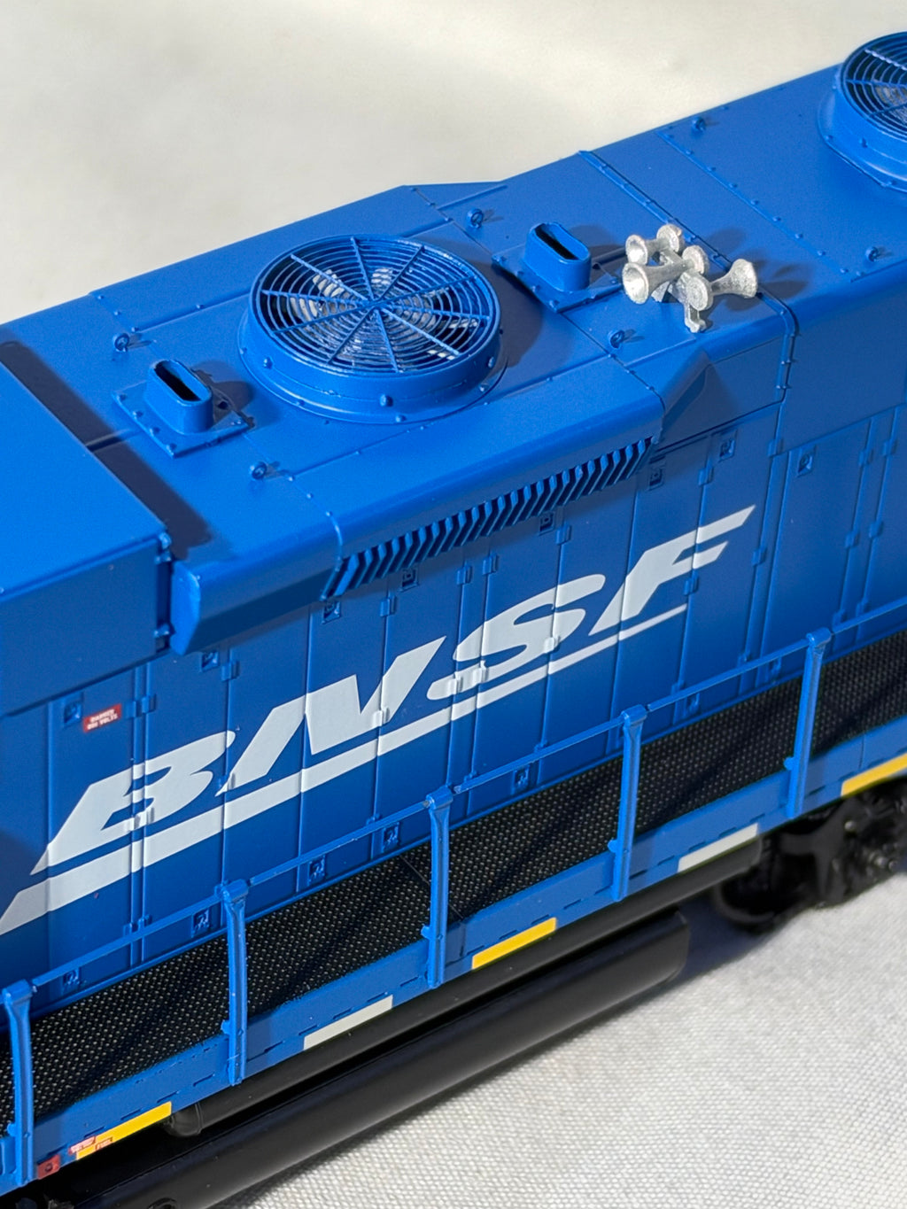 Unusual RAPIDO Burlington Northern Santa Fe RR GP-38 Locomotive #2047 DCC Ready HO