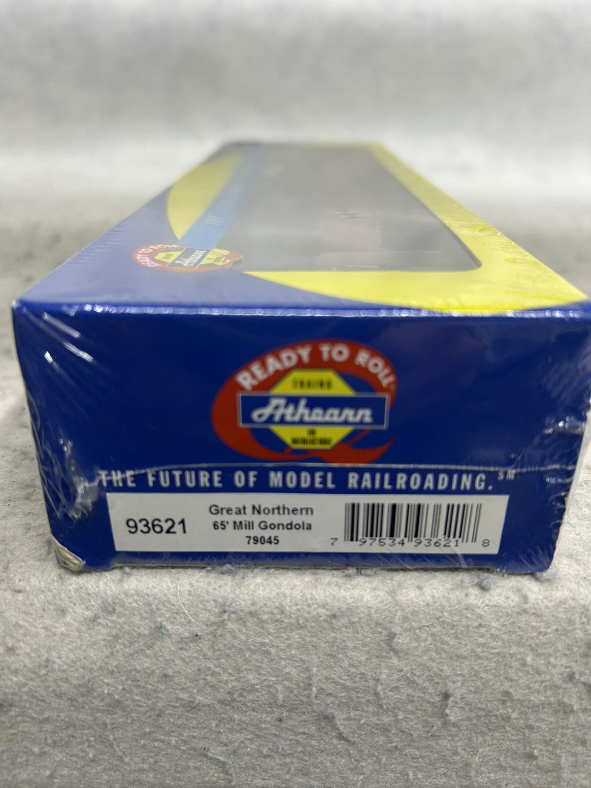 Beautiful Athearn RTR 85’ Gondolas, Mixed Roads HO