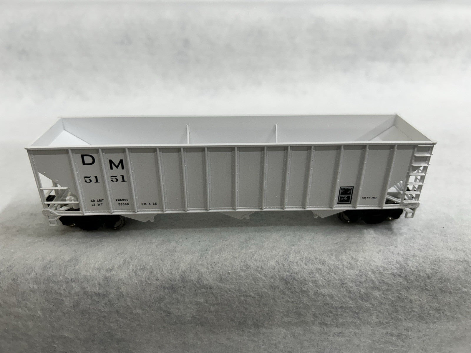Nice Bowser Detroit & Mackinac 100 Ton Hoppers HO( PRICE IS PER SINGLE CAR)