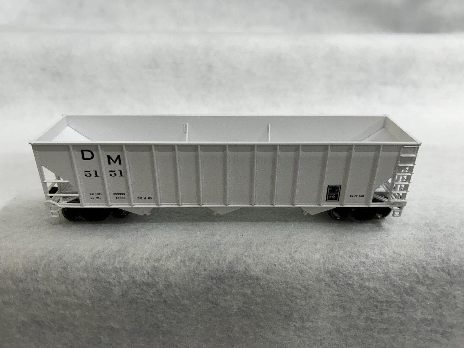 Nice Bowser Detroit & Mackinac 100 Ton Hoppers HO( PRICE IS PER SINGLE CAR)