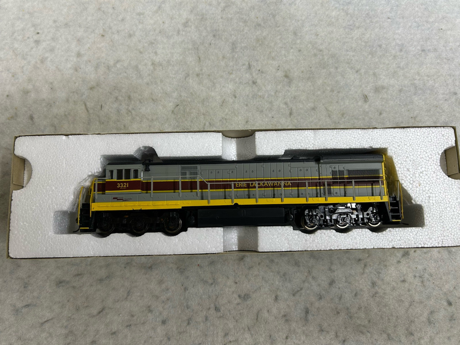 Beautiful Atlas U-36C E-L Locomotive HO