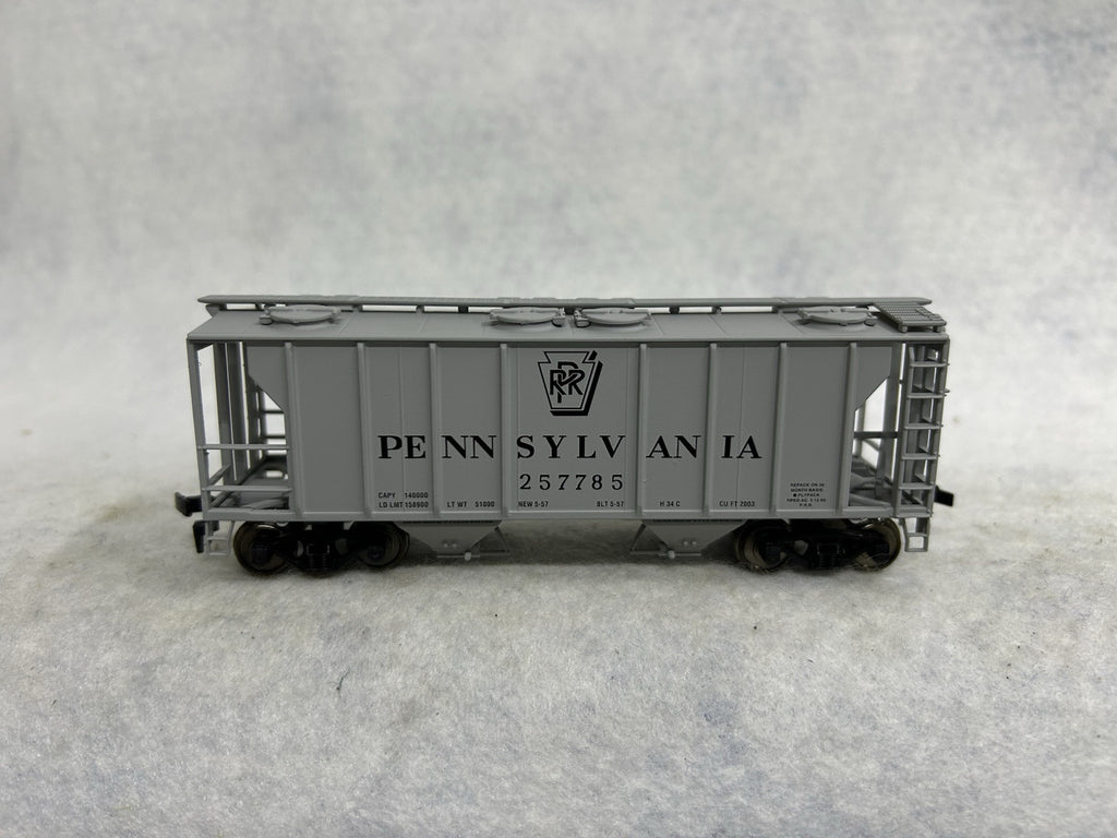 Nice Atlas Pennsy 2-Bay Covered Hopper Cars HO