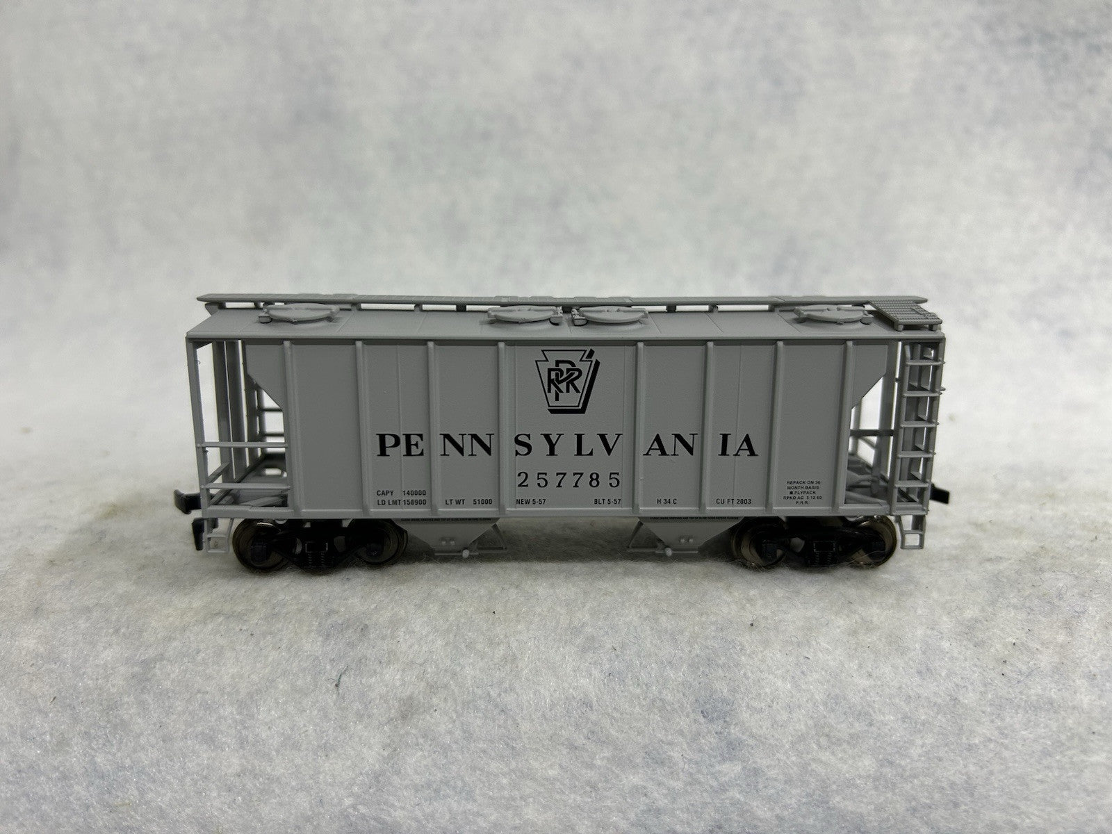 Nice Atlas Pennsy 2-Bay Covered Hopper Cars HO