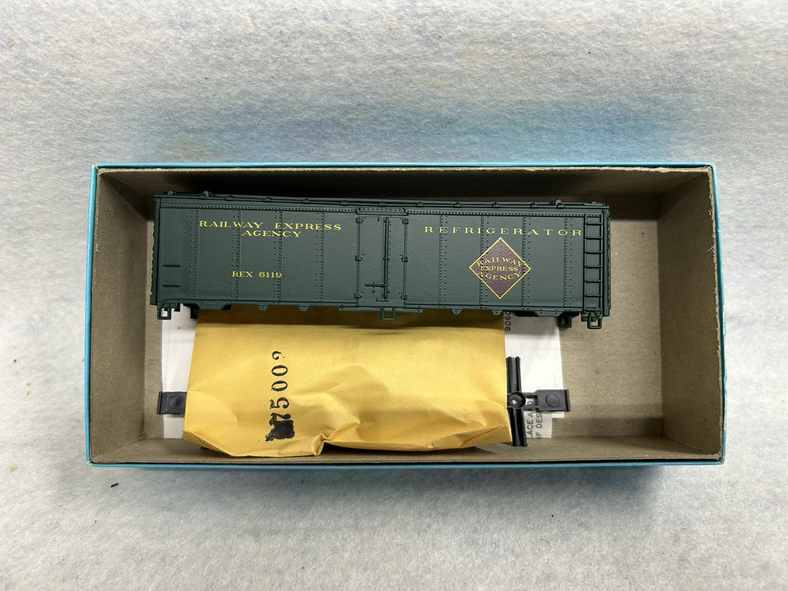 Nice Athearn 40’ BoxReefer Cars Kits, HO (SPECIFY WHICH YOU WANT WHEN ORDERING)