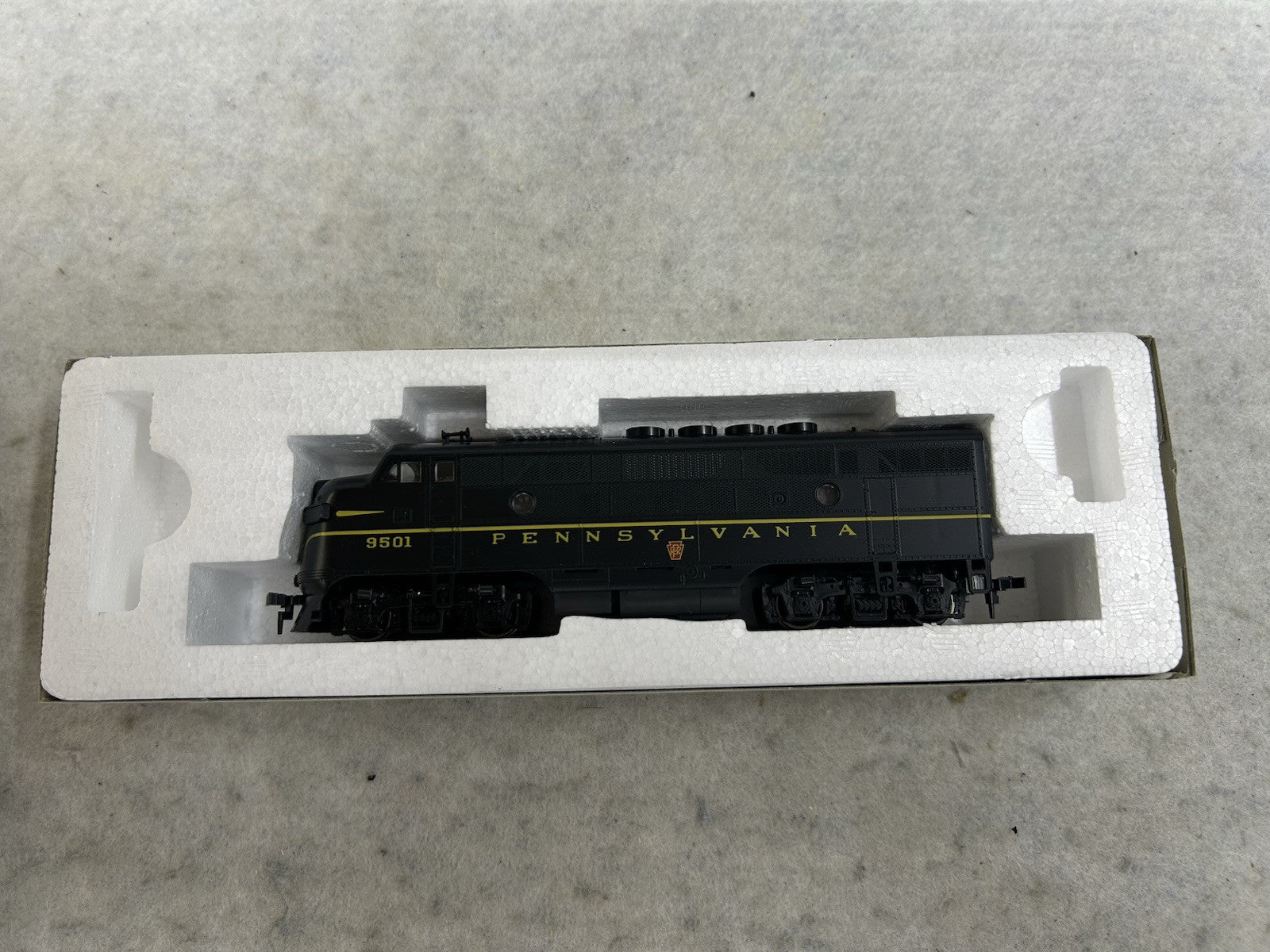 Stout Stewart F-3/Phase II PENNSY Loco HO