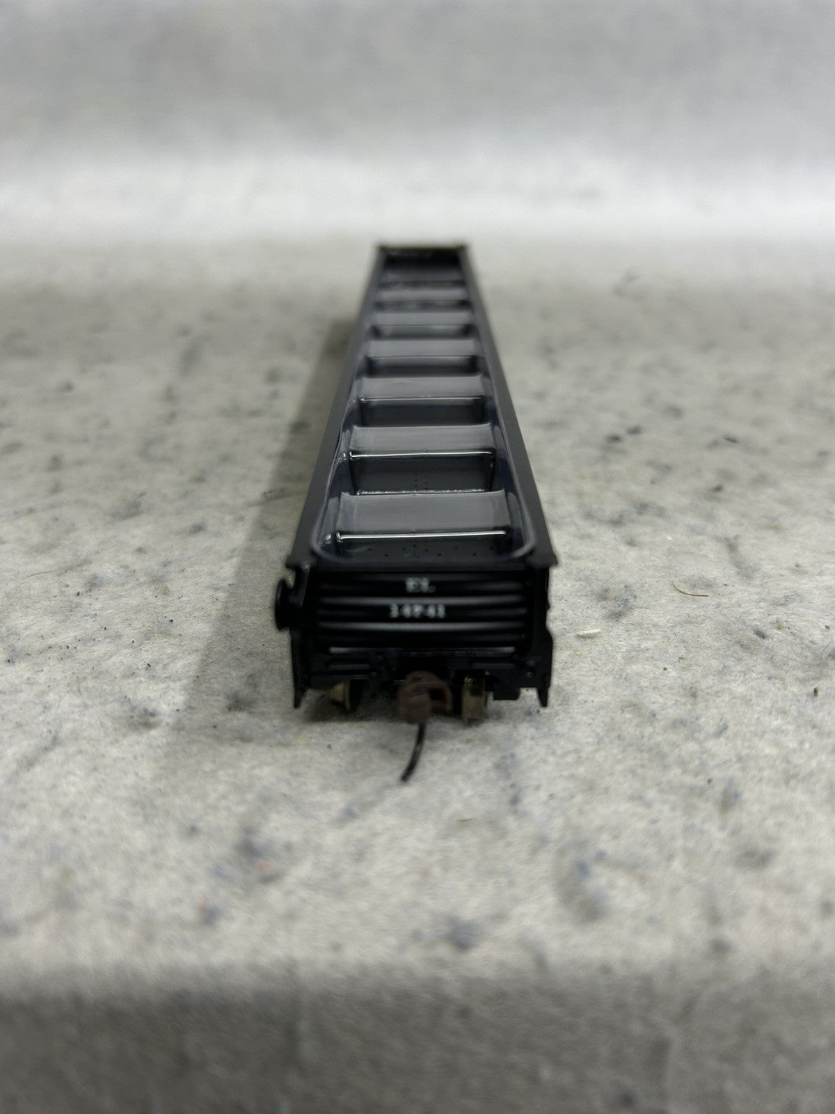 Beautiful Athearn RTR 85’ Gondolas, Mixed Roads HO