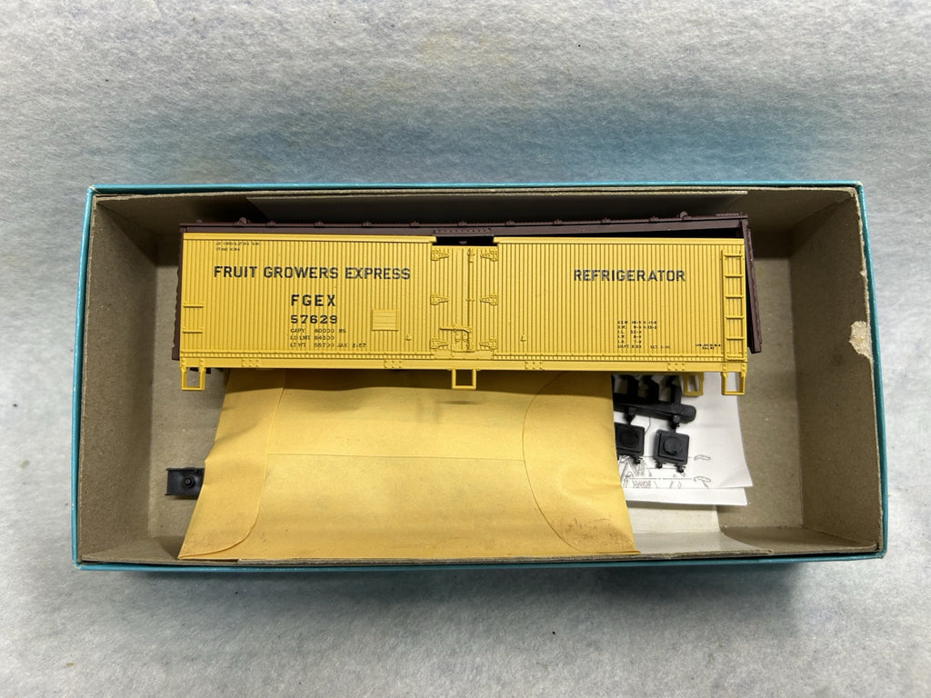 Nice Athearn 40’ BoxReefer Cars Kits, HO (SPECIFY WHICH YOU WANT WHEN ORDERING)