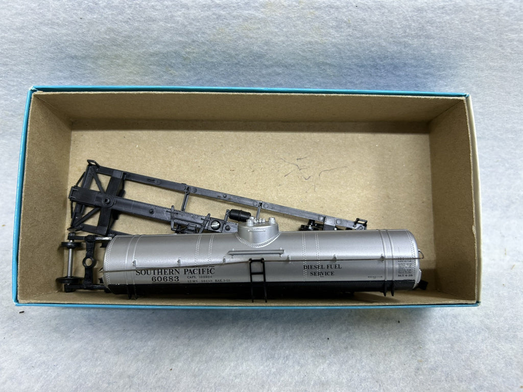 Athearn 17,000 Gallon Tank Car Kits (PLEASE SPECIFY WHICH ONE YOU WANT) HO￼