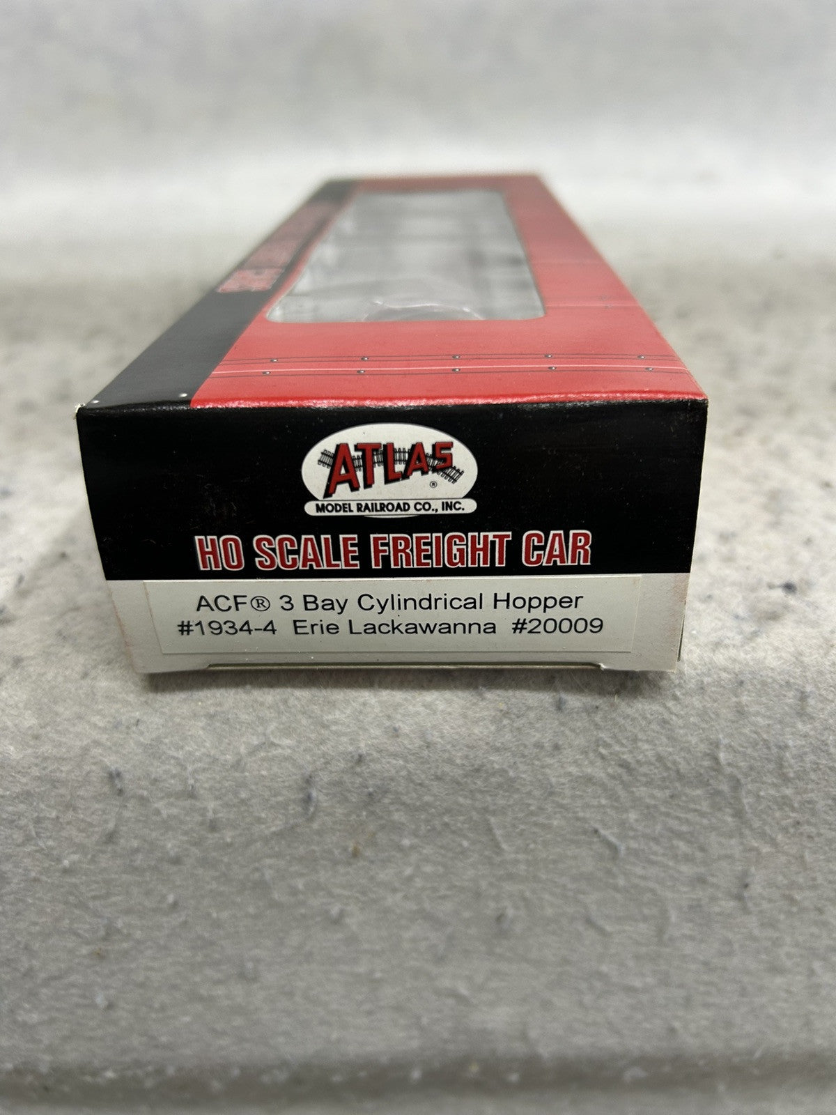 Gorgeous Atlas 3-Bay Cylindrical Hopper Cars HO