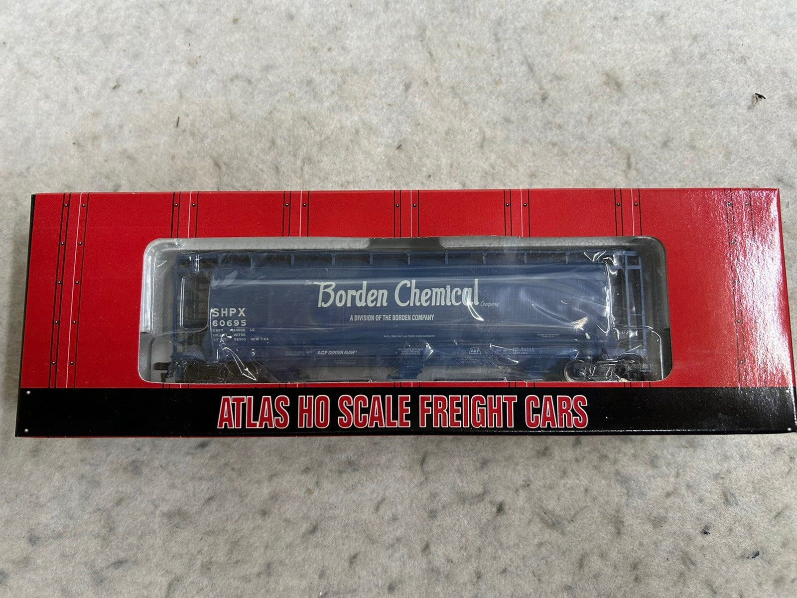 Gorgeous Atlas 3-Bay Cylindrical Hopper Cars HO