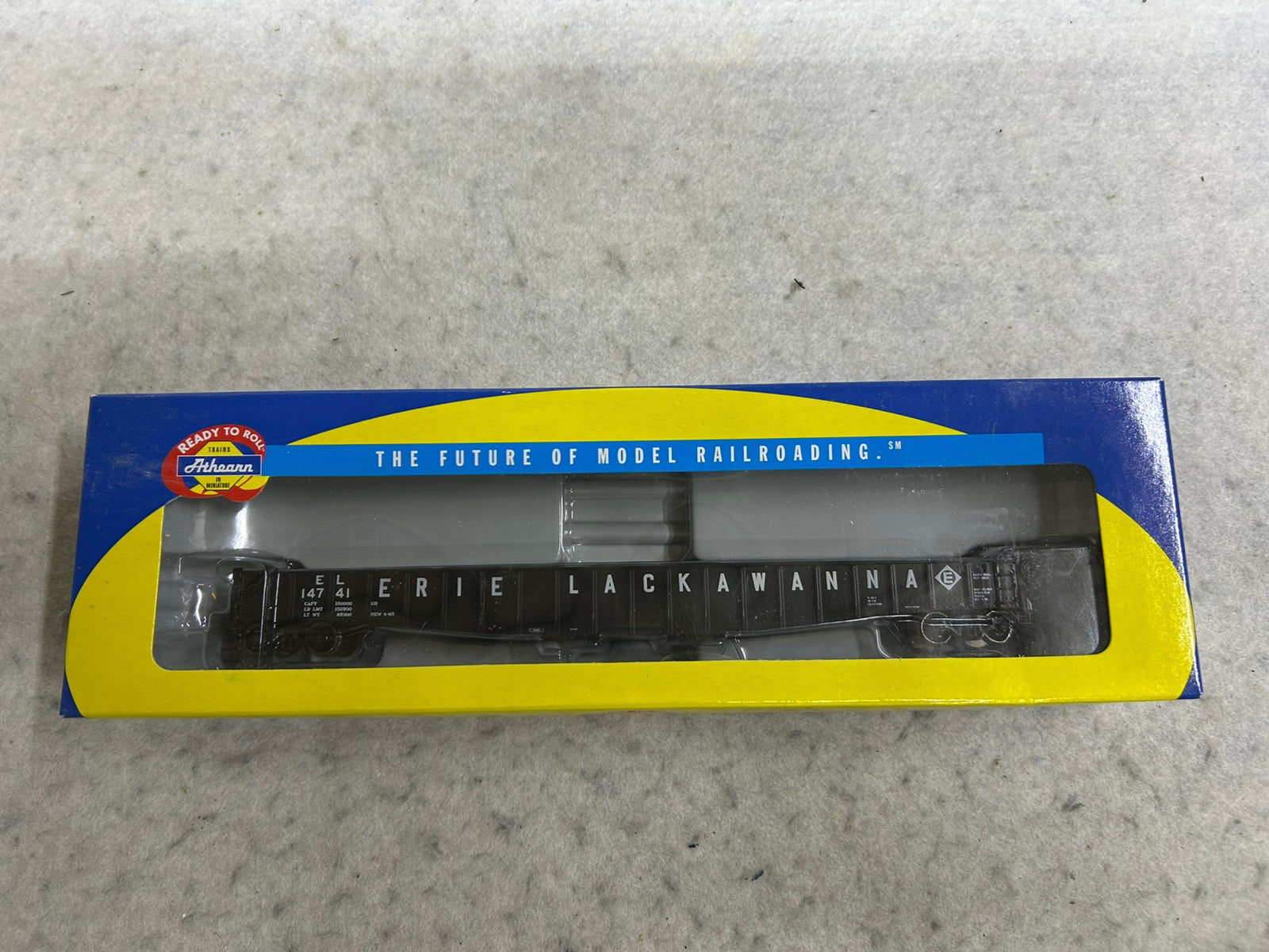 Beautiful Athearn RTR 85’ Gondolas, Mixed Roads HO