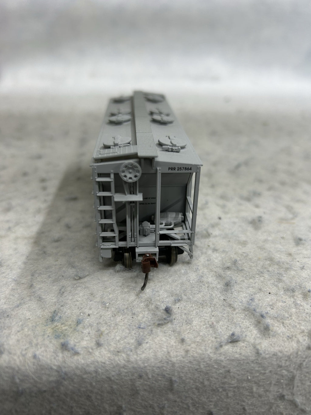 Nice Atlas Pennsy 2-Bay Covered Hopper Cars HO
