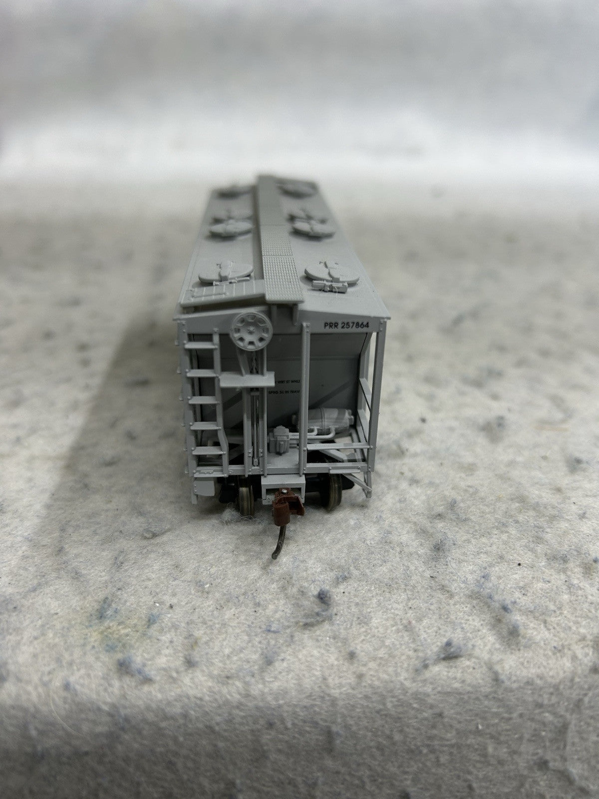 Nice Atlas Pennsy 2-Bay Covered Hopper Cars HO