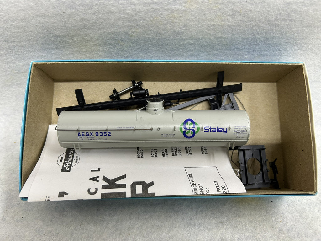 Athearn 17,000 Gallon Tank Car Kits (PLEASE SPECIFY WHICH ONE YOU WANT) HO￼