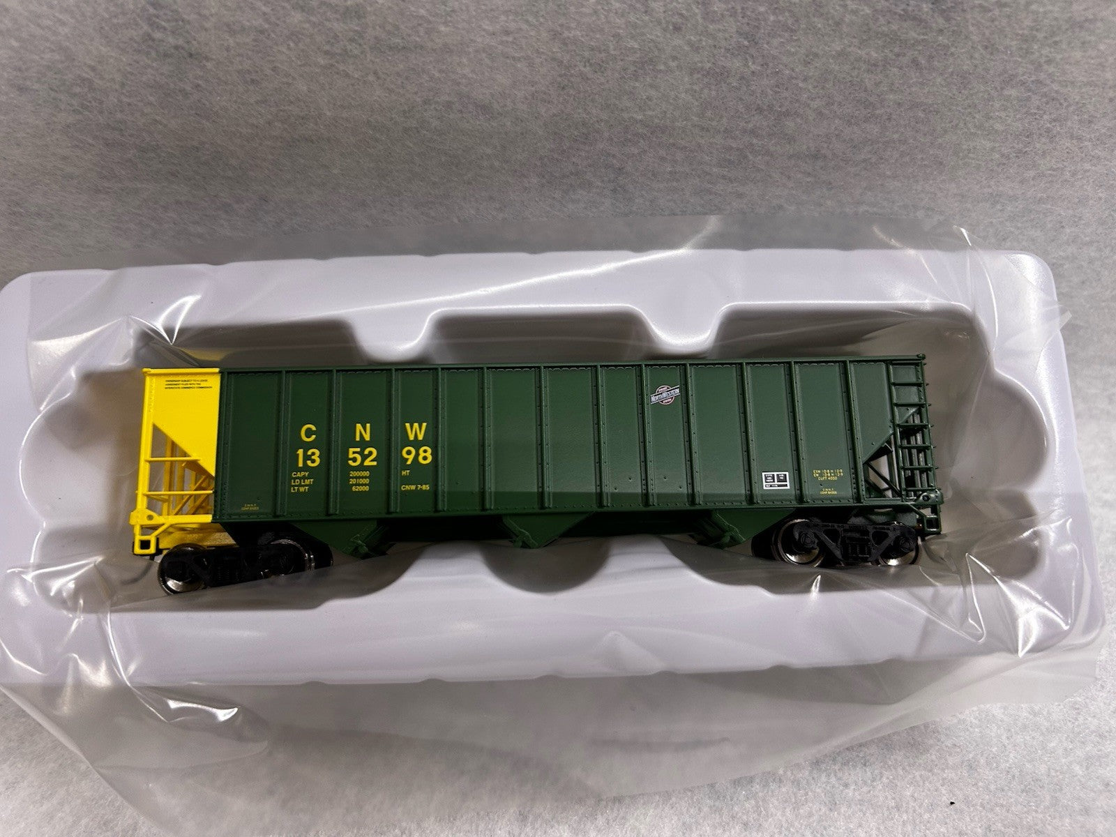 Nice Bowser Chicago Northwestern 100 Ton Hoppers HO( PRICE IS PER SINGLE CAR)