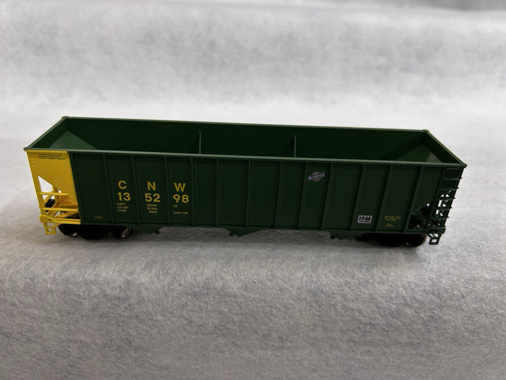 Nice Bowser Chicago Northwestern 100 Ton Hoppers HO( PRICE IS PER SINGLE CAR)