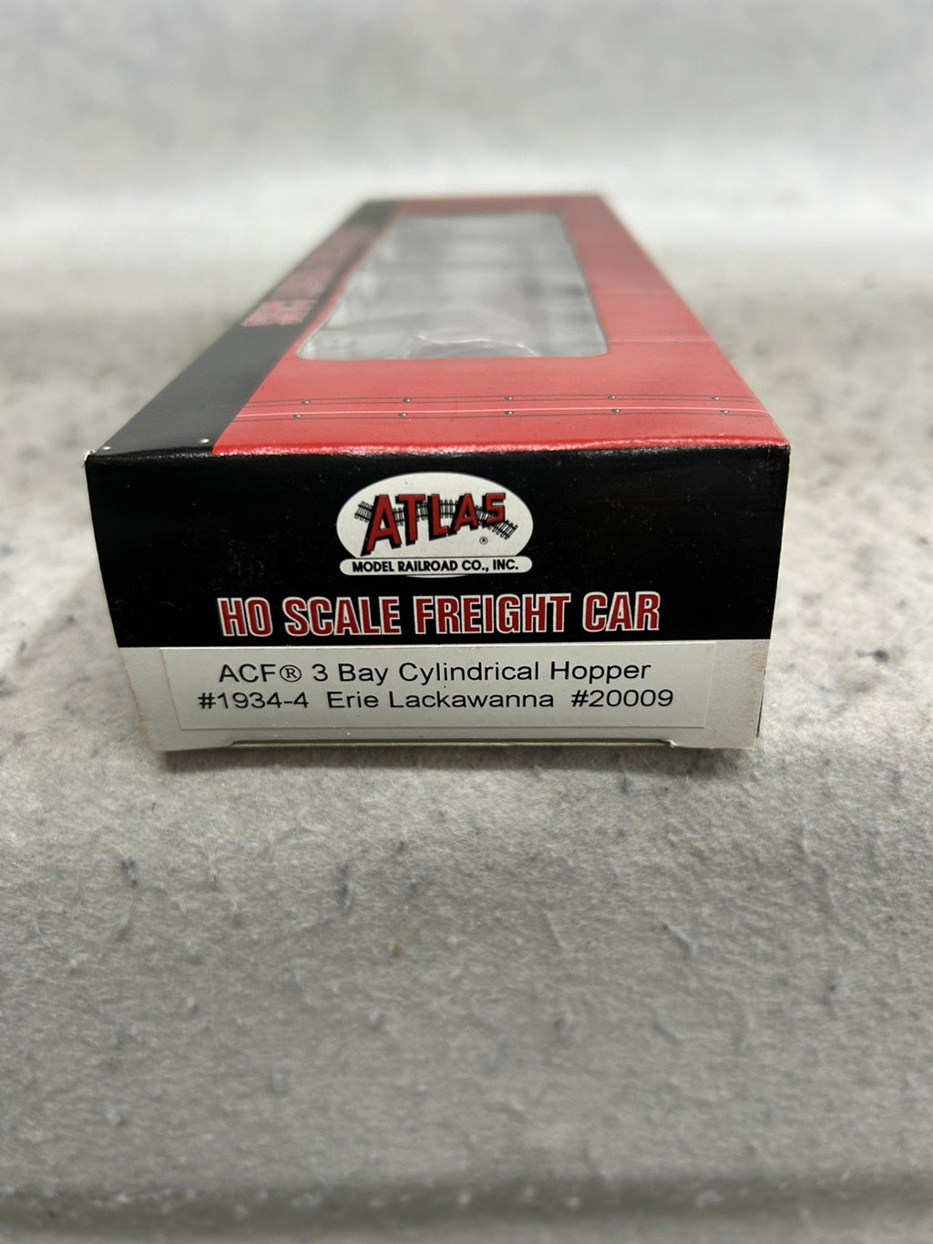 Gorgeous Atlas 3-Bay Cylindrical Hopper Cars HO