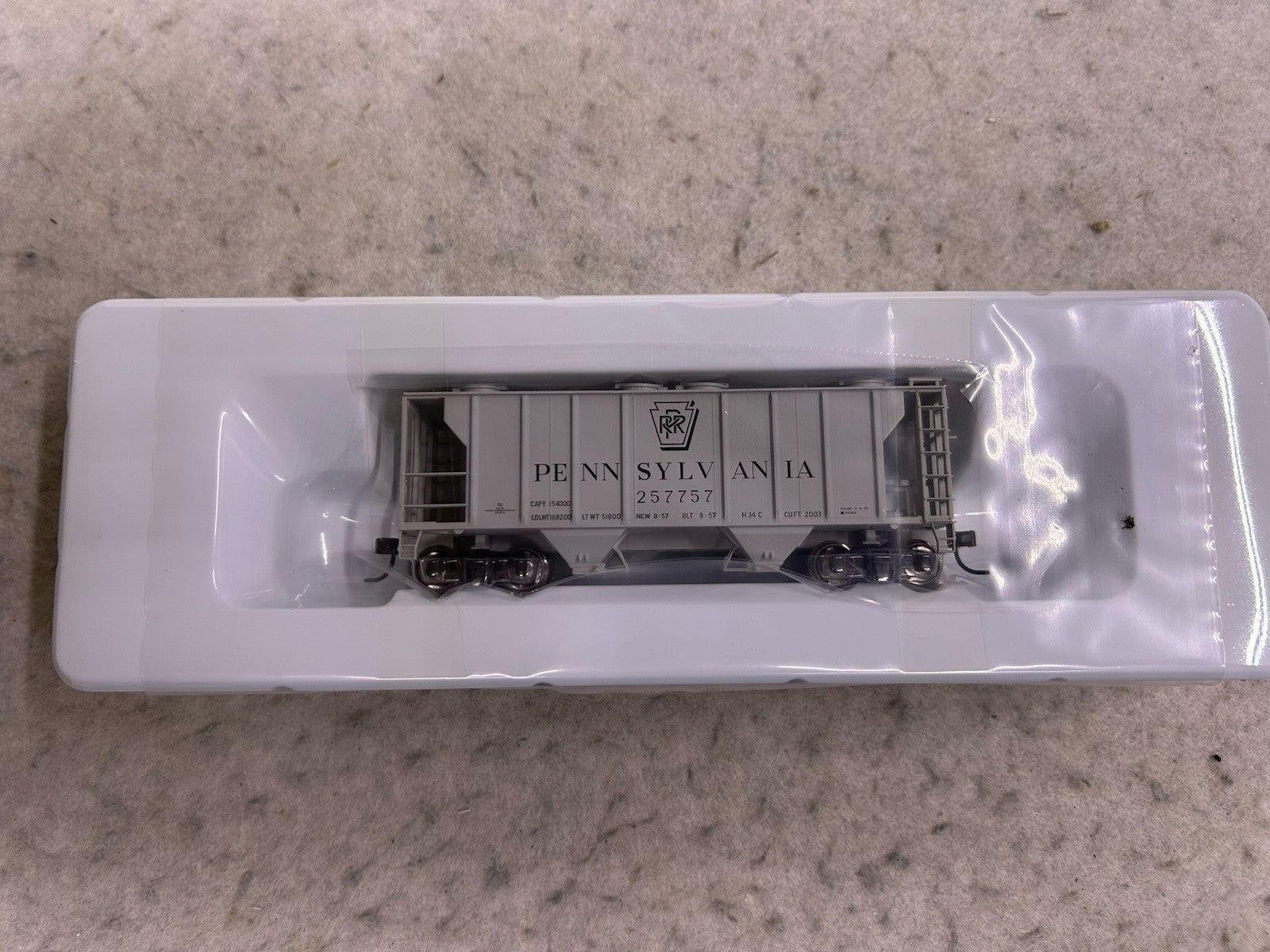 Nice Atlas Pennsy 2-Bay Covered Hopper Cars HO