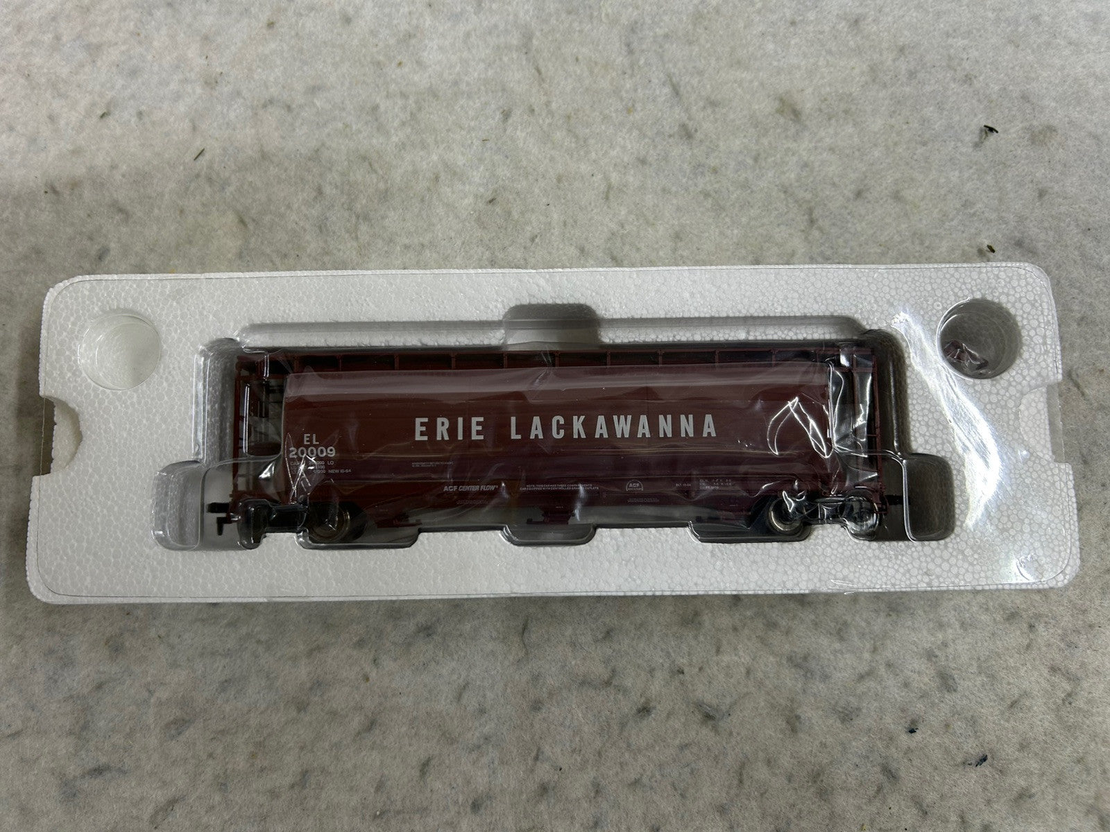 Gorgeous Atlas 3-Bay Cylindrical Hopper Cars HO