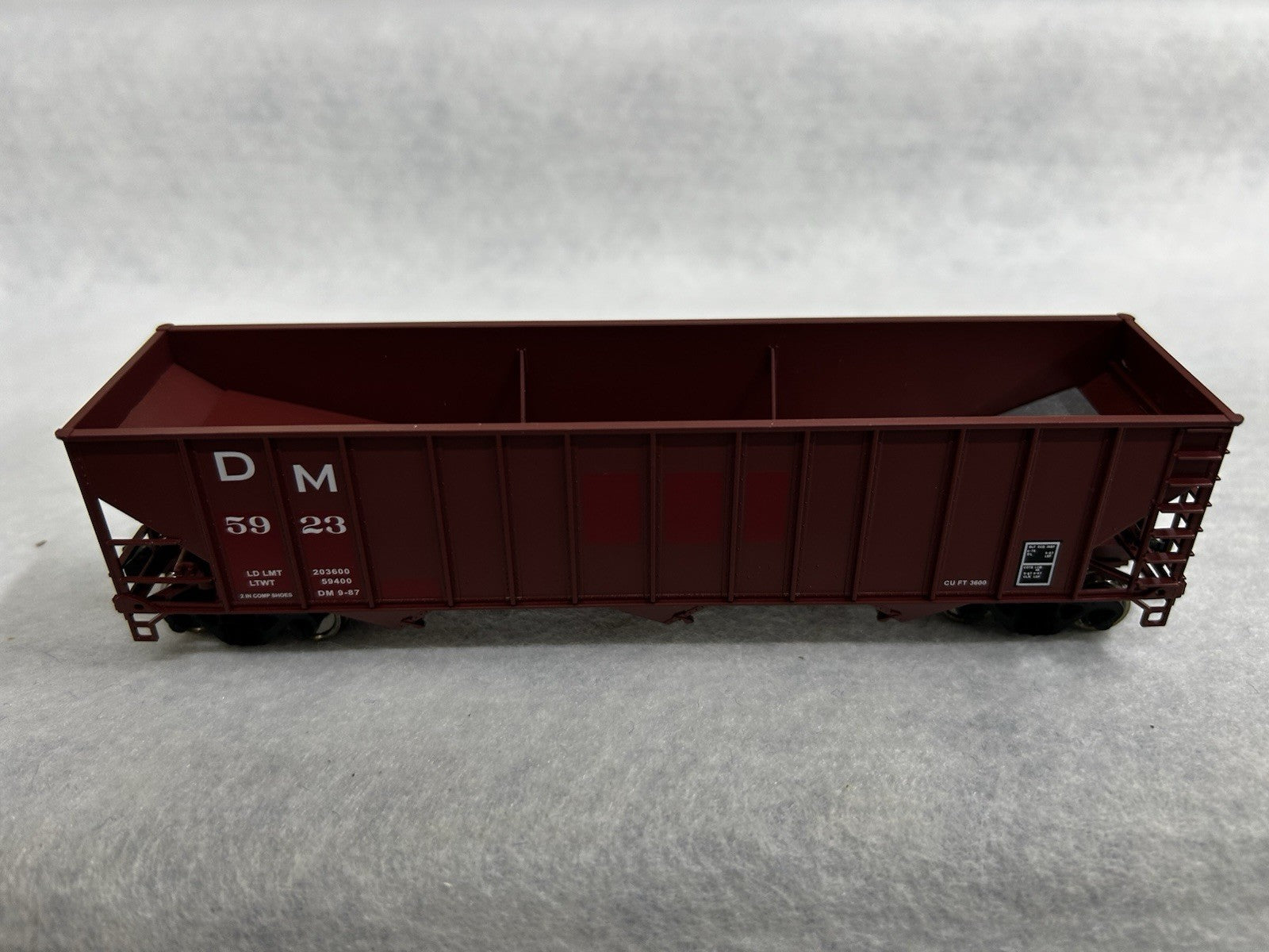 Nice Bowser Detroit & Mackinac 100 Ton Hoppers HO( PRICE IS PER SINGLE CAR)