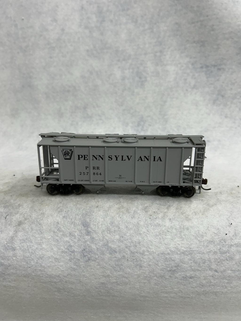 Nice Atlas Pennsy 2-Bay Covered Hopper Cars HO