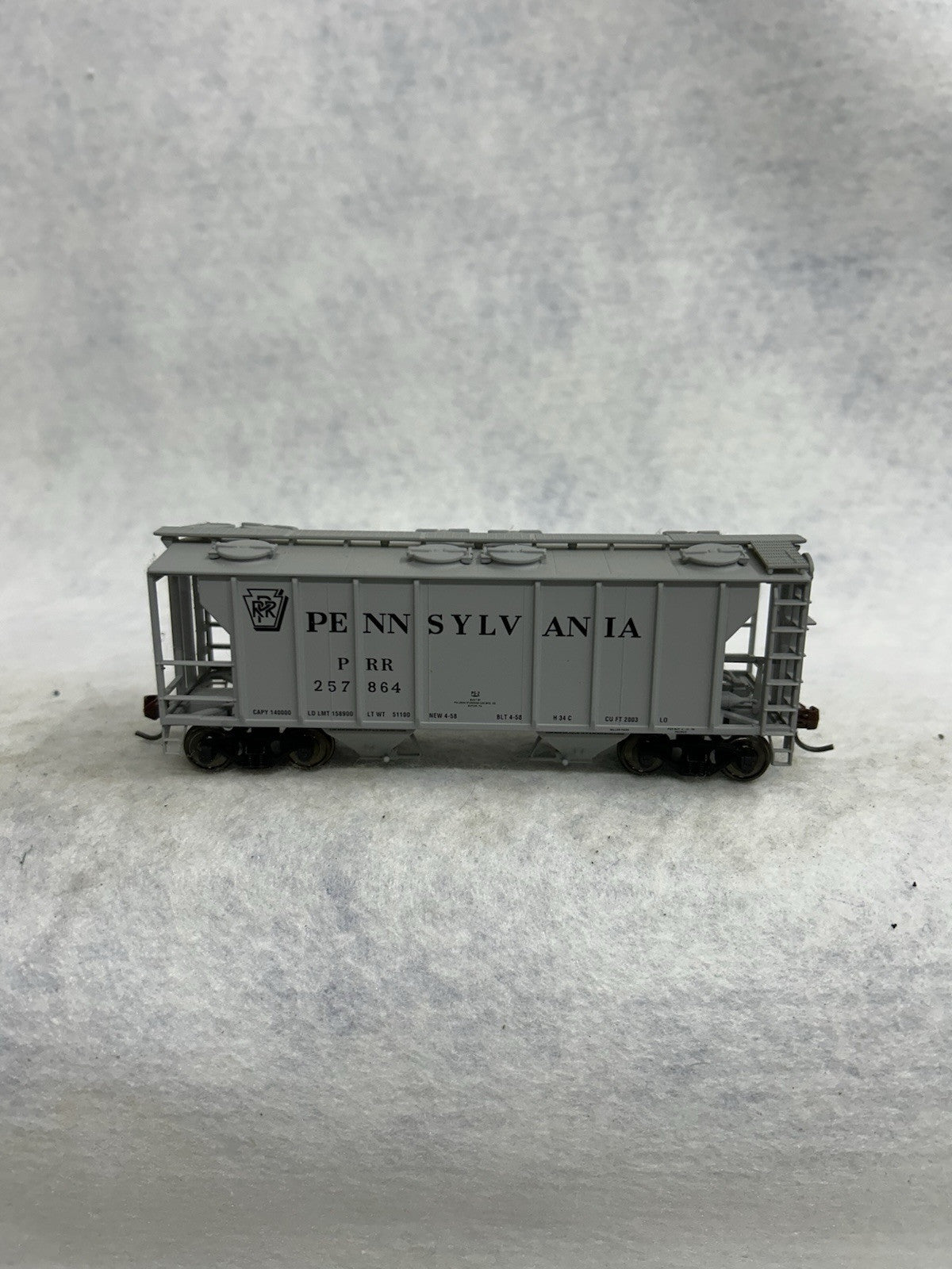 Nice Atlas Pennsy 2-Bay Covered Hopper Cars HO